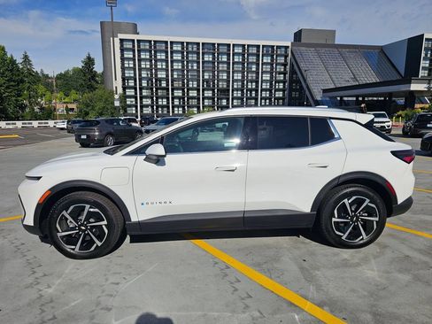 New 2026 Chevrolet Equinox EV LT AWD/4WD image 2