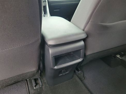 Used 2021 Toyota RAV4 LE image 11