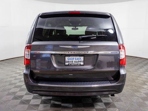 Used 2016 Chrysler Town & Country Touring-L w/ Driver Convenience Group image 20