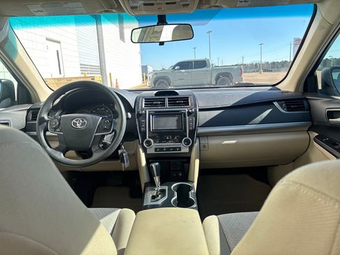 Used 2012 Toyota Camry LE image 27