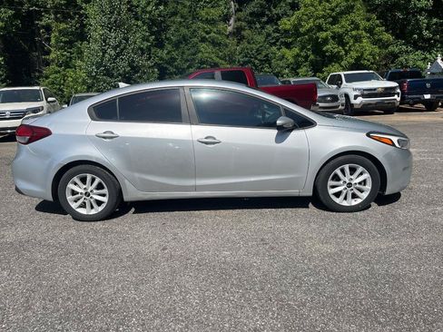 Used 2017 Kia Forte LX w/ LX Popular Package FWD image 10
