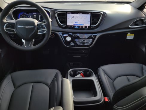 New 2026 Chrysler Voyager LX image 11