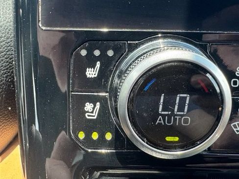 Used 2023 Toyota Highlander Platinum AWD/4WD image 30