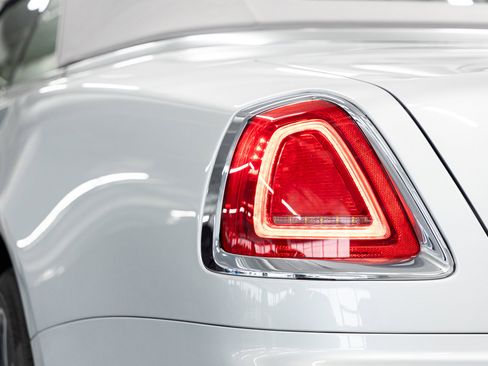 Used 2017 Rolls-Royce Dawn RWD image 24