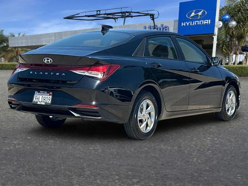 Used 2023 Hyundai Elantra SE FWD image 3