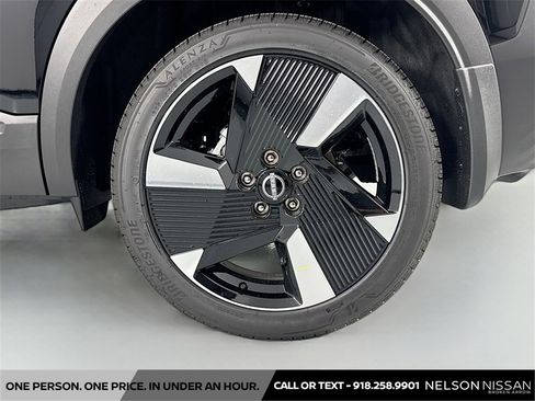 New 2025 Nissan Kicks SR w/ SR Premium Package image 31