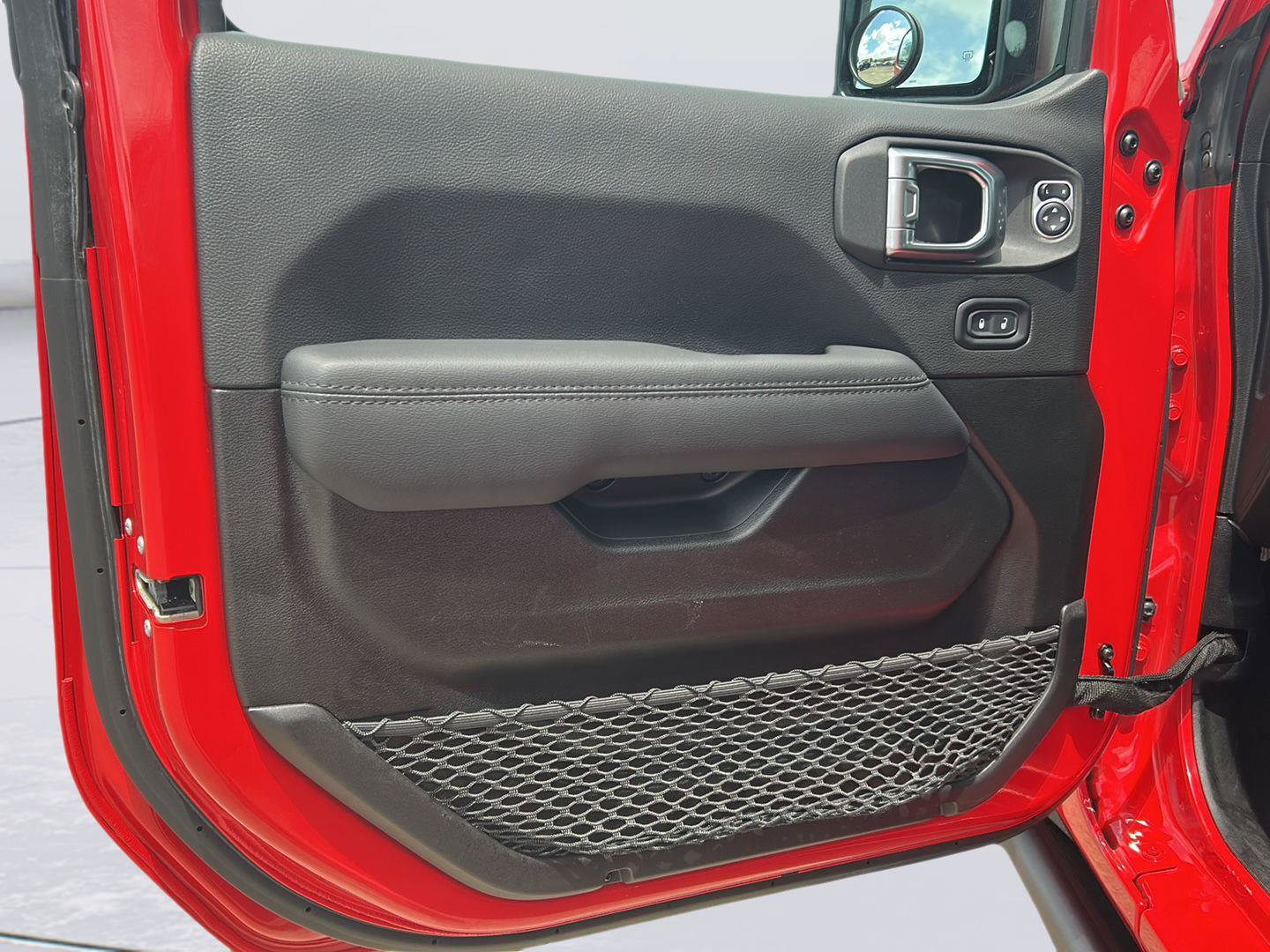 Used 2023 Jeep Wrangler Unlimited Sahara AWD/4WD image 8