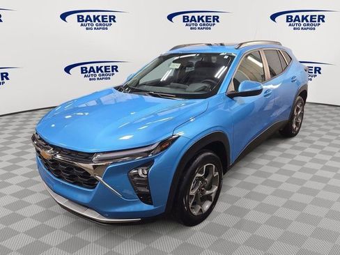 New 2026 Chevrolet Trax LT w/ Sunroof Package FWD image 7