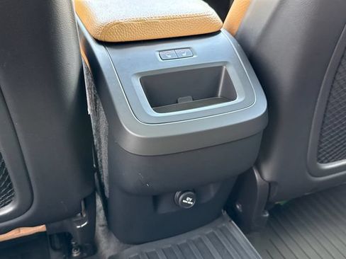 Used 2019 Volvo XC60 T5 Momentum w/ Multimedia Package AWD/4WD image 23