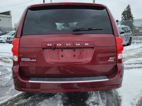 Used 2019 Dodge Grand Caravan SXT w/ Rear Park Assist Package image 8