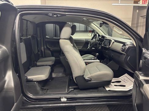 Used 2020 Toyota Tacoma SR5 AWD/4WD image 23
