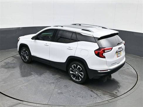 Used 2024 GMC Terrain SLT image 19