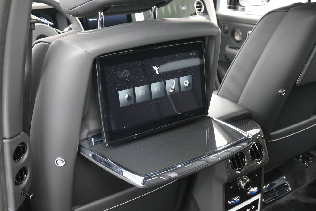 New 2027 Rolls-Royce Cullinan Black Badge AWD/4WD image 27