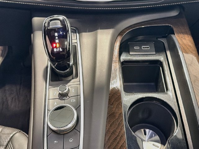Used 2024 Cadillac Escalade Sport Platinum w/ LPO, ONYX Package AWD/4WD image 14