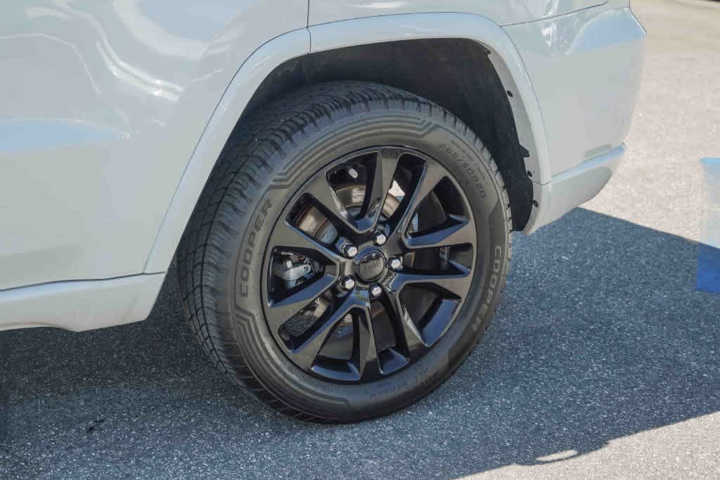 Used 2022 Jeep Grand Cherokee Laredo X RWD image 10