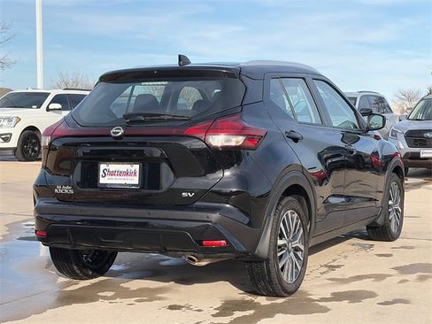 Used 2023 Nissan Kicks SV image 9