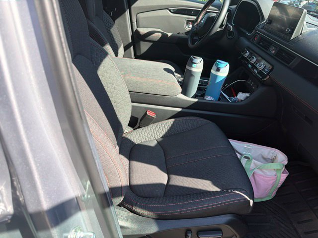 Used 2025 Honda Pilot Sport image 12
