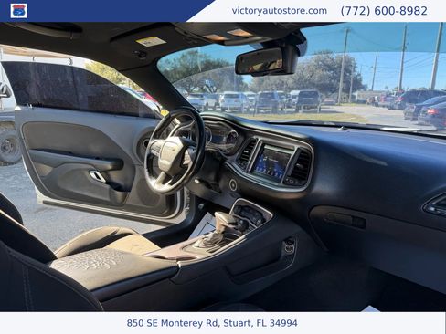 Used 2019 Dodge Challenger SXT image 24