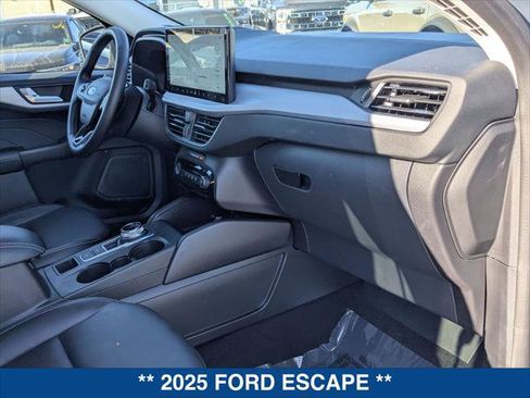 Certified 2025 Ford Escape Platinum image 23