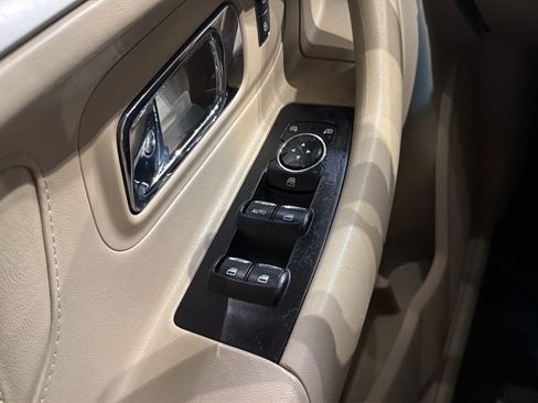 Used 2017 Ford Taurus SE image 19