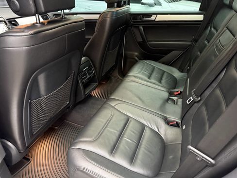 Used 2014 Volkswagen Touareg VR6 image 21