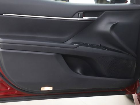 Used 2019 Toyota Camry LE image 17