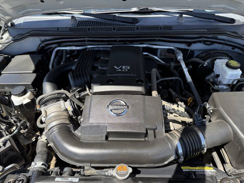Used 2019 Nissan Frontier SL AWD/4WD image 9
