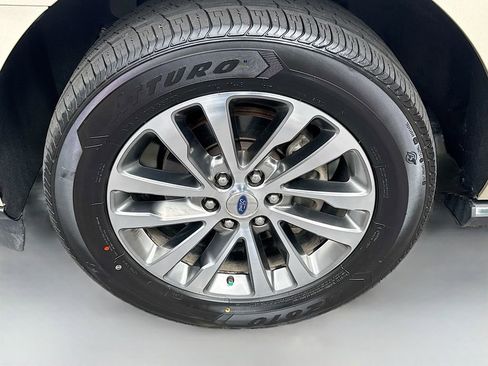 Used 2018 Ford Expedition Limited w/ Equipment Group 301A AWD/4WD image 30