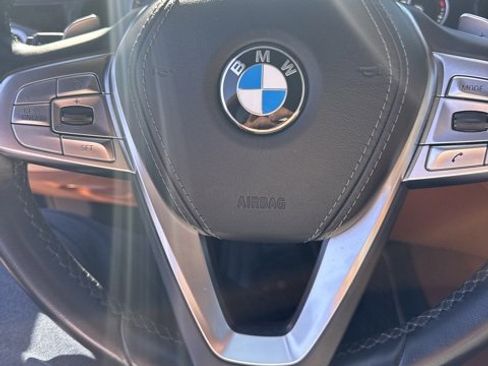 Used 2019 BMW 750i image 5