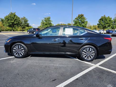 Used 2023 Nissan Altima 2.5 SV w/ SV Premium Package image 7