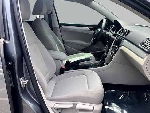 Used 2018 Volkswagen Passat 2.0T S w/ Driver Assistance Package FWD image 8