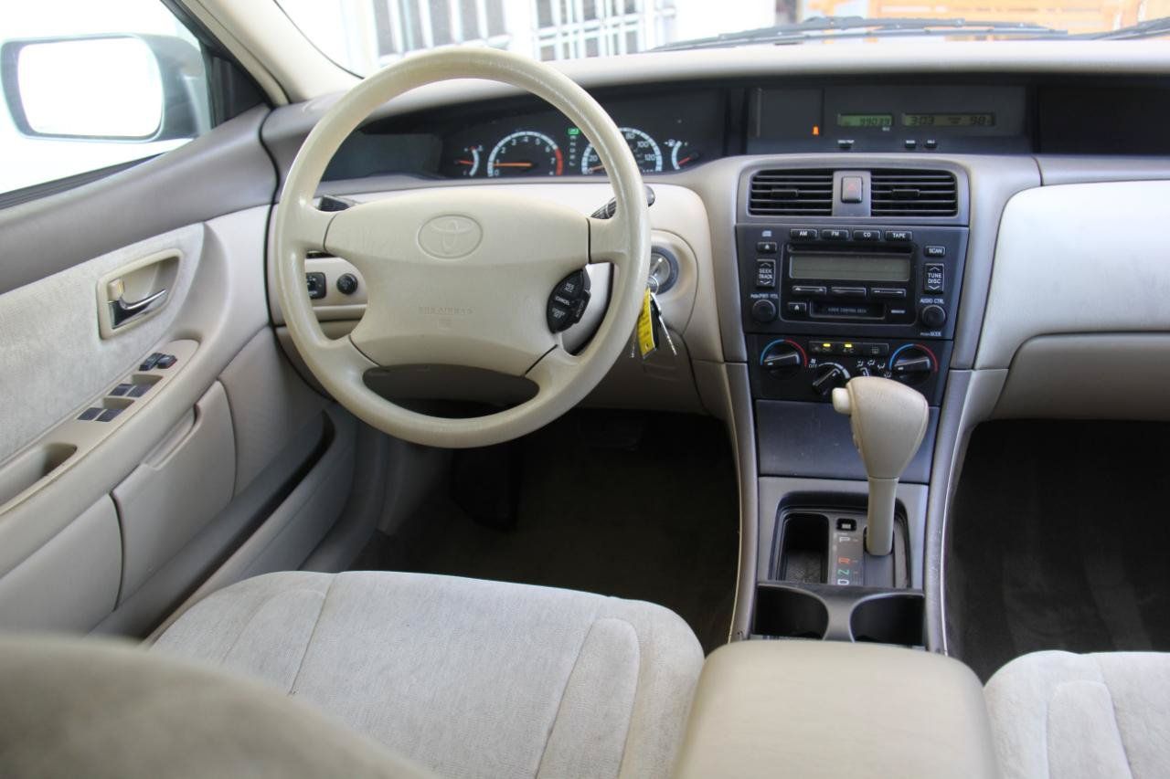 Used 2000 Toyota Avalon XL FWD image 9