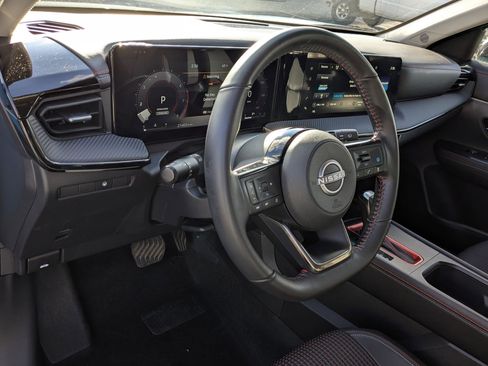 Used 2025 Nissan Kicks SR image 16