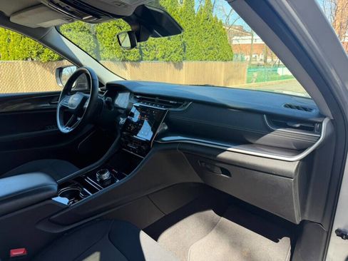 Used 2022 Jeep Grand Cherokee L Laredo w/ Luxury Tech Group I image 26