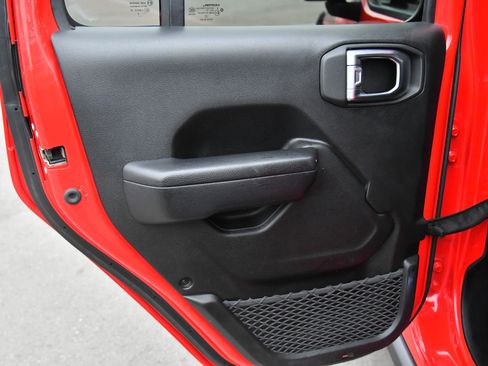 Used 2023 Jeep Wrangler Unlimited Rubicon image 34