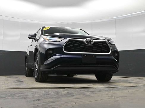 Used 2024 Toyota Highlander XLE image 30