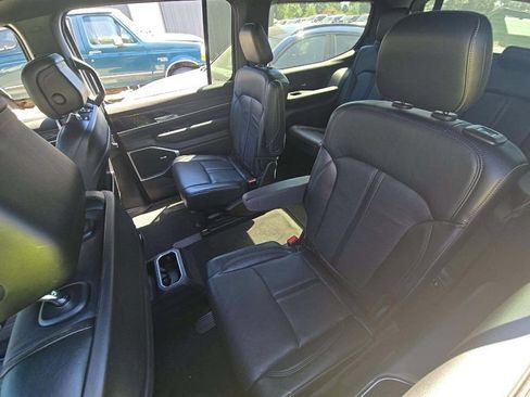 Used 2022 Jeep Wagoneer Series II w/ Premium Group I AWD/4WD image 5