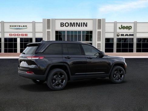 New 2025 Jeep Grand Cherokee Limited w/ Black Appearance Package image 4