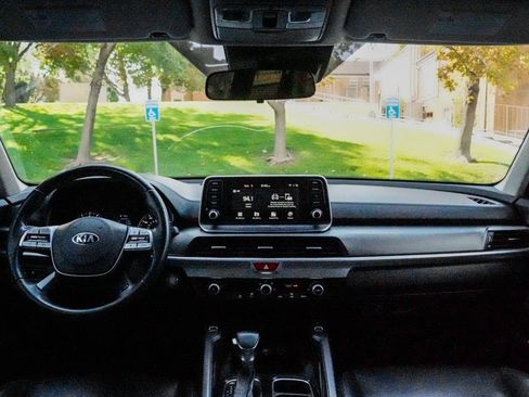 Used 2020 Kia Telluride S w/ S 8 Passenger Seating Package image 11