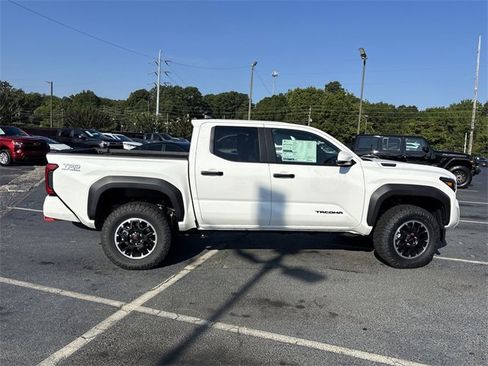 New 2025 Toyota Tacoma TRD Off-Road image 17