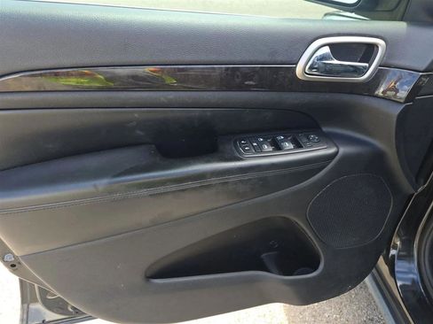 Used 2012 Jeep Grand Cherokee Laredo w/ Laredo E Group image 15