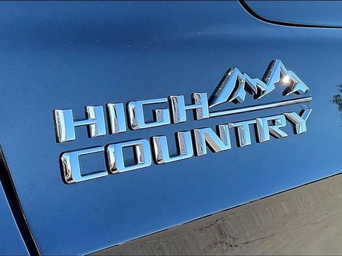 Used 2024 Chevrolet Suburban High Country RWD image 29