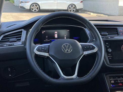 Certified 2022 Volkswagen Tiguan SE image 8