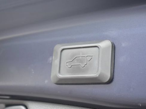 Used 2019 Toyota RAV4 XSE w/ XSE Weather Package AWD/4WD image 18