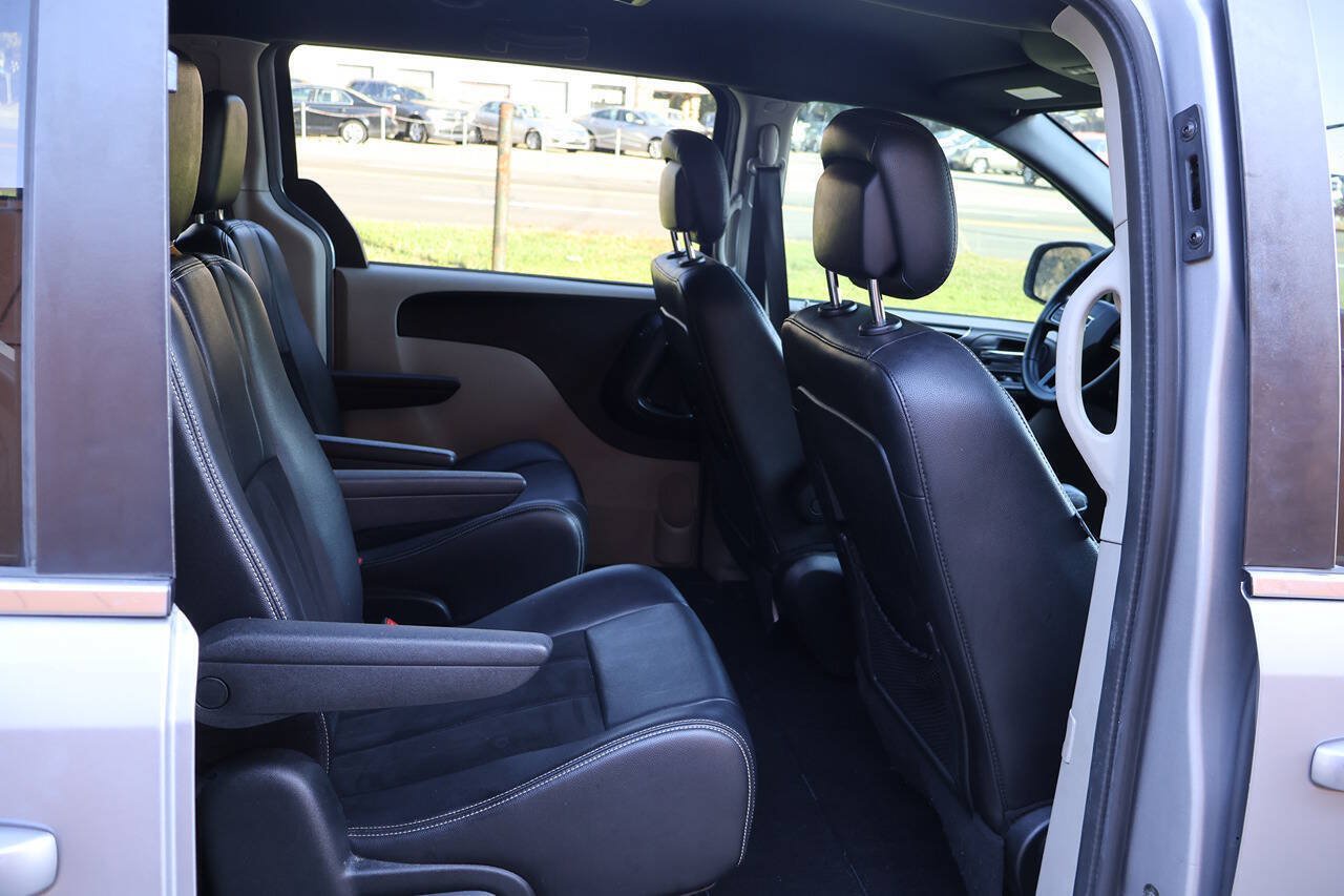 Used 2017 Dodge Grand Caravan SXT FWD image 24