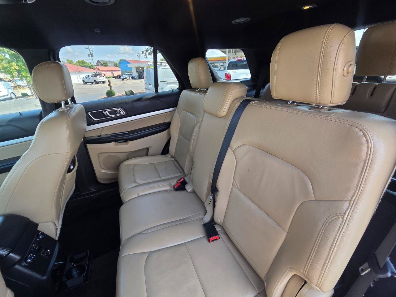 Used 2017 Ford Explorer XLT w/ Equipment Group 202A FWD image 15