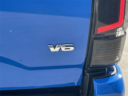 Used 2020 Toyota Tacoma SR5 image 8