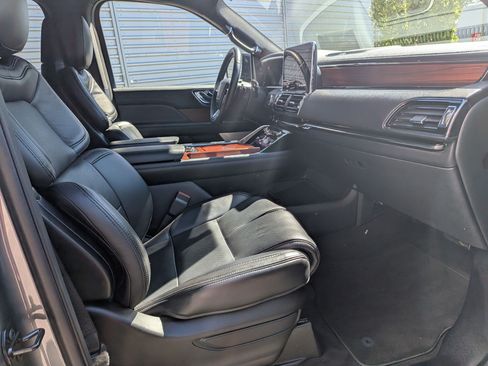 Used 2021 Lincoln Navigator Reserve w/ Luxury Package AWD/4WD image 32