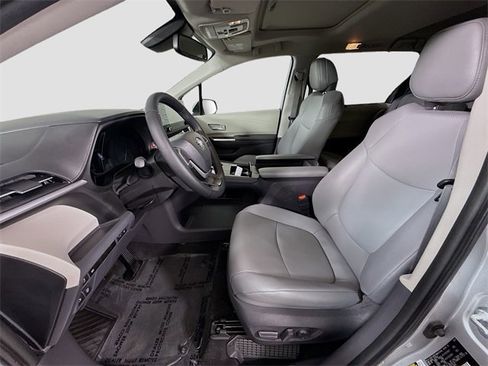 Used 2021 Toyota Sienna XLE w/ XLE Plus Package image 21