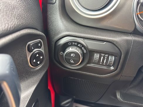 Certified 2020 Jeep Gladiator Overland image 10